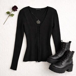 Lioness Lace-Up Ribbed Top Black V Neck Long Sleeve Fitted NWT Size Large